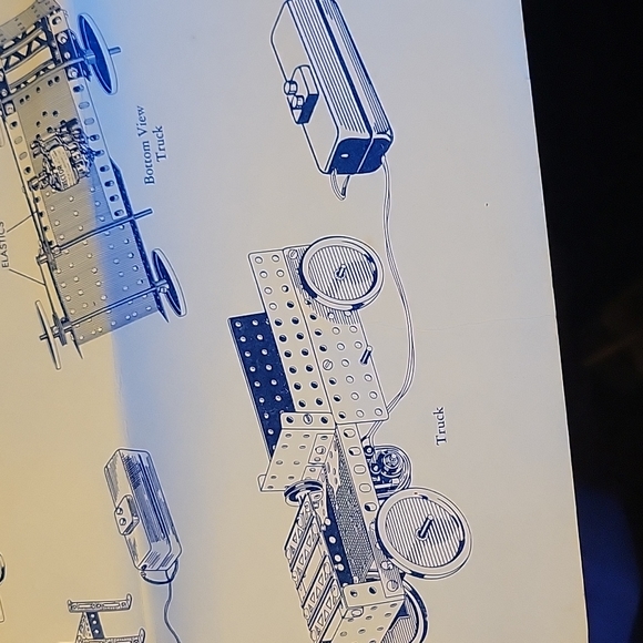 Vintage Erector Set with Original Metal Box - Picture 10 of 12